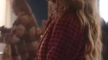 Una chaqueta de pata de gallo de Royal Montana Christmas Victoria usada por Victoria (Fiona Gubelmann) en A Royal Montana Christmas