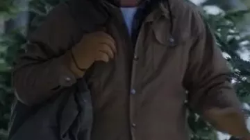 Una chaqueta marrón de Warren Christie de Royal Montana Christmas usada por Huntley (Warren Christie) en A Royal Montana Christmas