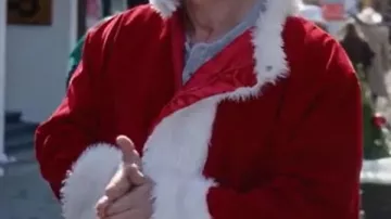 Un abrigo navideño de Huntley de Royal Montana Christmas usado por Huntley (Warren Christie) en A Royal Montana Christmas