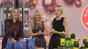 Ann Taylor Le pantalon évasé à fermeture éclair latérale porté par Chassie Post comme on le voit dans Today le 10 novembre 2025