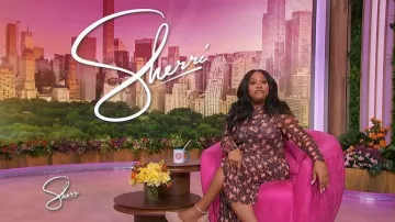 Vestido Misa Marina usado por Sherri Shepherd como se ve en Sherri el 10 de noviembre de 2025