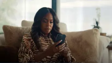 Iisla and bird Beach Set in Rust Eebra worn by Emerald Greene (Niecy Nash) as seen in All's Fair (S01E04)