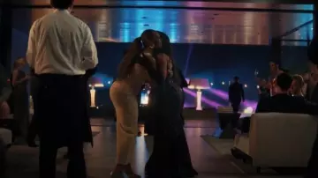Hervé Léger Eva Robe maxi moulante texturée portée par Milan (Teyana Taylor) comme on le voit dans All’s Fair (S01E04)