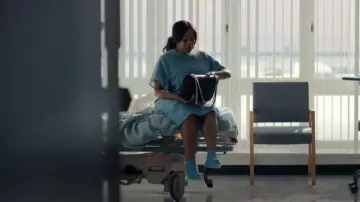 Gucci Marmont Large Bag worn by Emerald Greene (Niecy Nash) as seen in All's Fair (S01E04)