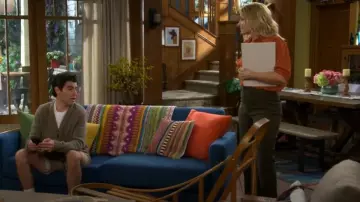 Frame Le Slim Palazzo Modernist High-Rise Wide-Leg Jeans worn by Gemma Johnson (Beth Behrs) as seen in The Neighborhood (S08E05)