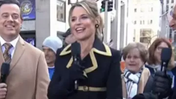 The Today Show 2025 Savannah Guthrie Manteau à garniture contrastante (Savannah Guthrie) dans Today