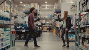 shoes grey and white of Nat Wolff in " Paper Towns