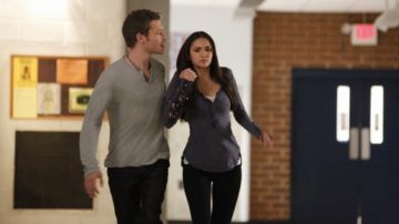 Le top Free People porté par Elena Gilbert (Nina Do­brev) dans la série The Vampire Diaries (Saison 3 Épisode 5)