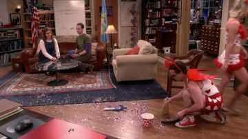 Shoes Converse low red of Leonard Hofstadter (Johnny Galecki) The Big Bang Theory S09E15