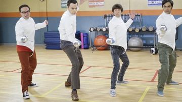 The Vans shoes blue and white of Raj (Kunal Nayyar) on The Big Bang Theory S09E05