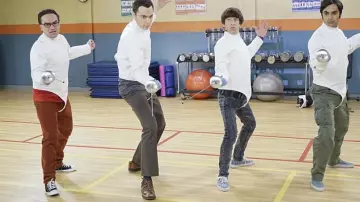 The Vans shoes blue and white of Raj (Kunal Nayyar) on The Big Bang Theory S09E05