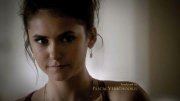 Les boucles d'oreilles Lucky Brand de Elena Gilbert dans The Vampire Diaries S03