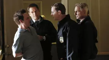 Le blouson / la veste officielle "Special Agent" dans NCIS Enquêtes Spéciales