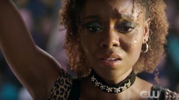 The leather collar and rhinestone Josie McCoy (Ashleigh Murray) in Riverdale S01E06