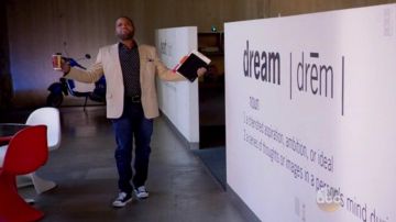 les converse d'Andre John­son ( An­thony An­der­son) dans Black-ish