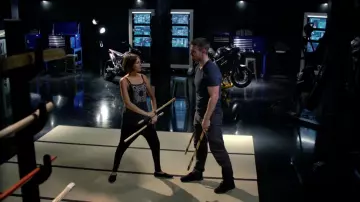 Les sneakers Nike Kaishi portées par Oliver Queen (Stephen Amell) dans Arrow