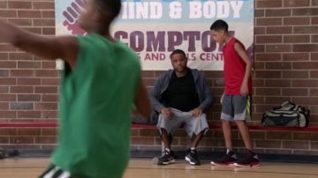 Sneakers-coming of Andre Johnson (Marcus Scribner) in Black-ish