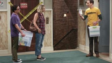 Converse black sneakers worn by Leonard Hofstadter (Johnny Galecki) in The Big Bang Theory S09E04