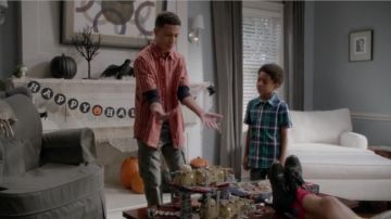 les baskets montantes de Zoey John­son (Yara Sha­hidi) dans Black-ish