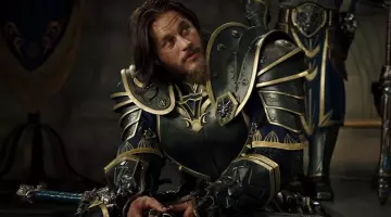 Le cos­tume d'Anduin Lothar (Travis Fimmel) dans War­craft : Le com­men­ce­ment