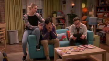 Sneakers Vans perf-leather Penny (Kaley Cuoco) in The Big Bang Theory S09E15