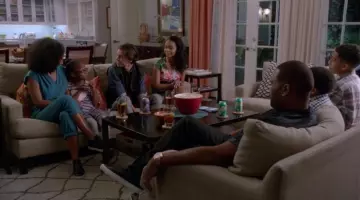 Les slip-on noires de Rain­bow John­son (Tra­cee El­lis Ross) dans Black-ish
