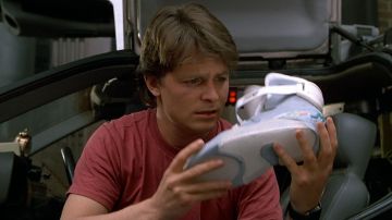 The sneakers of the future (Nike Air Mag), Marty McFly (Michael J. Fox) in Back to the future 2