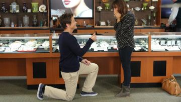 Sneakers Vans blue of Chris Traeger (Rob Lowe) on Parks and Recreation S06E11