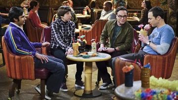 Shoes Converse black Leonard Hofstadter (Johnny Galecki) The Big Bang Theory S09E16