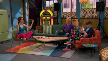 Les vans rouges  de Dez (Ca­lum Wor­thy) dans Aus­tin & Ally