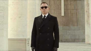 The leather gloves worn by James Bond (Daniel Craig) in Spectrum