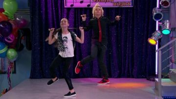 the sneakers roughe and black high tops Austin Moon (Ross Lynch) Austin and Ally