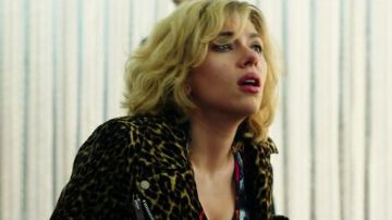The biker jacket leopard Lucy (Scarlett Johansson) in Lucy