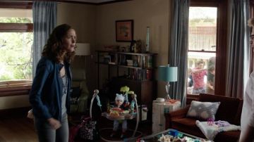 Las zapatillas azules del bebé en Neighbors