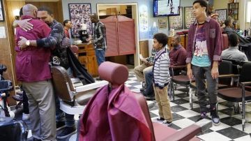 Les sneakers noires et blanches de Jack dans Black-ish