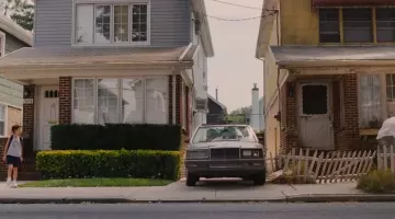 Les sneakers Reebok blanches de Oliver (Jaeden Lieberher) dans St. Vincent