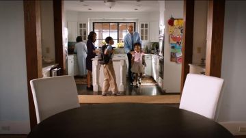 Sneakers Nike white and black in the movie Addicted