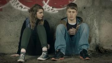 Les Converse de Jen dans 1:54