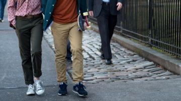 Les converse de Maggie dans About Ray