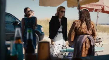 La ceinture fine à nœud de Eli­za­beth Mc­Cord (Téa Leoni) dans Ma­dam Se­cre­tary S02E07