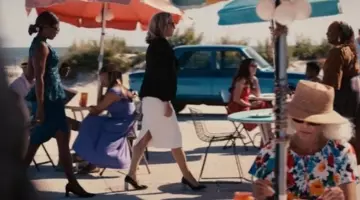 Les escarpins à talons transparents de Eli­za­beth Mc­Cord (Téa Leoni) dans Ma­dam Se­cre­tary S02E07