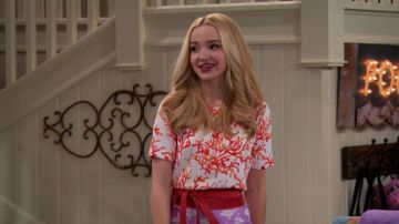 Le haut corail de Liv Rooney (Dove Cameron) dans Liv et Maddie