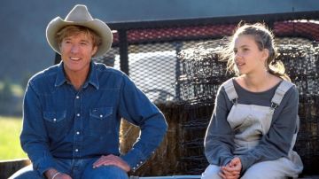 Le sweat de Grace MacLean (Scarlett Johansson) dans L'homme qui murmurait à l'oreille des chevaux