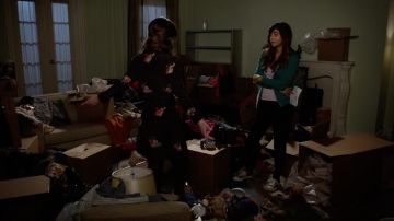 Shoes Converse black and white of Cece in the series New Girl