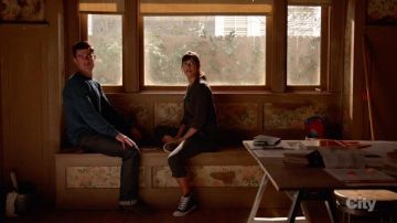 Shoes Converse black and white in the series New Girl