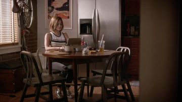 Las brillantes zapatillas Zara de Aria en Pretty Little Liars
