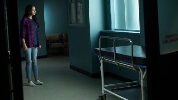 Sneakers Vans low white Emily in Pretty Little Liars