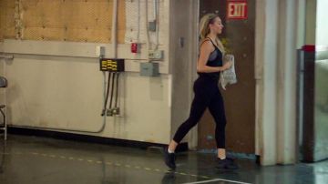 Las zapatillas Nike Air negras de Corinne en The Bachelor