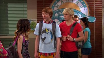Le t-shirt licorne à lunettes de Dez (Calum Worthy) dans Austin et Ally