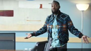 The shirt parrots of Winston Bishop (Lamorne Morris) dans New Girl S06E21